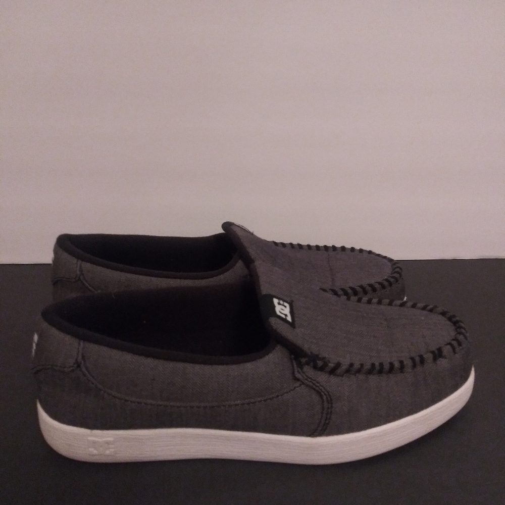 DC Villain Skate Shoe Mens size 8/Women's Size 9.5-10 Grey/Black/White EUC - Picture 2 of 6